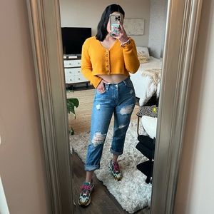 Selling size 29 Free People jeans. They’re so cute and love the style!